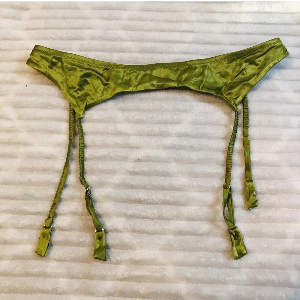 Victoria secret lace garter belt